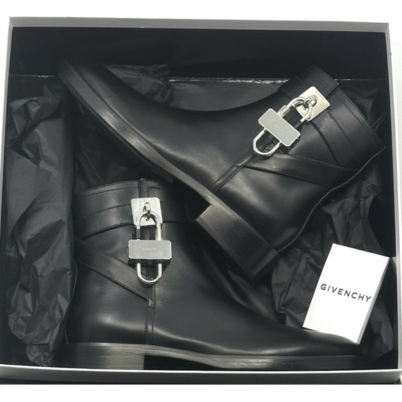 GIVENCHY LEATHER METAL LOGO LOCK
ANKLE BOOTS BOOTIES STACKED HEEL NEW
SIZE 6 - Picture 13 of 16